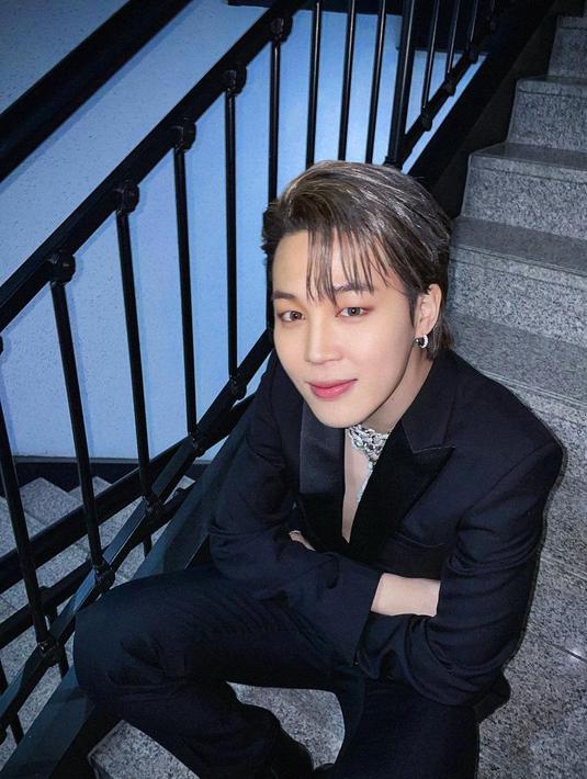 4. Jimin, penari utama dan vokalis utama BTS, telah lama dipuji karena kemampuan menarinya yang menawan. Dia masuk Sekolah Menengah Seni Busan sebagai siswa terbaik dalam tarian modern. Dia memiliki vokal yang lembut. (Foto: Instagram/ j.m)