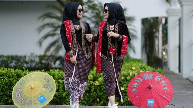 Rawat Tradisi Busana Jawa, Koperasi Pokoke Blangkon Malioboro Sukses 'Sulap' Wisatawan Jadi Bangsawan Jogja