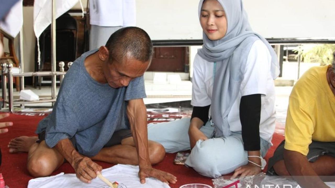 Tahukah Anda Seni Bisa Menyembuhkan? Mahasiswa Unej Gagas Terapi Membatik ODGJ untuk Kesehatan Mental
