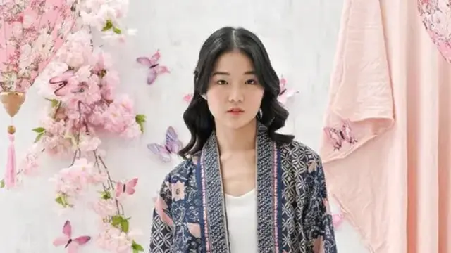 Model baju wanita batik kombinasi polos