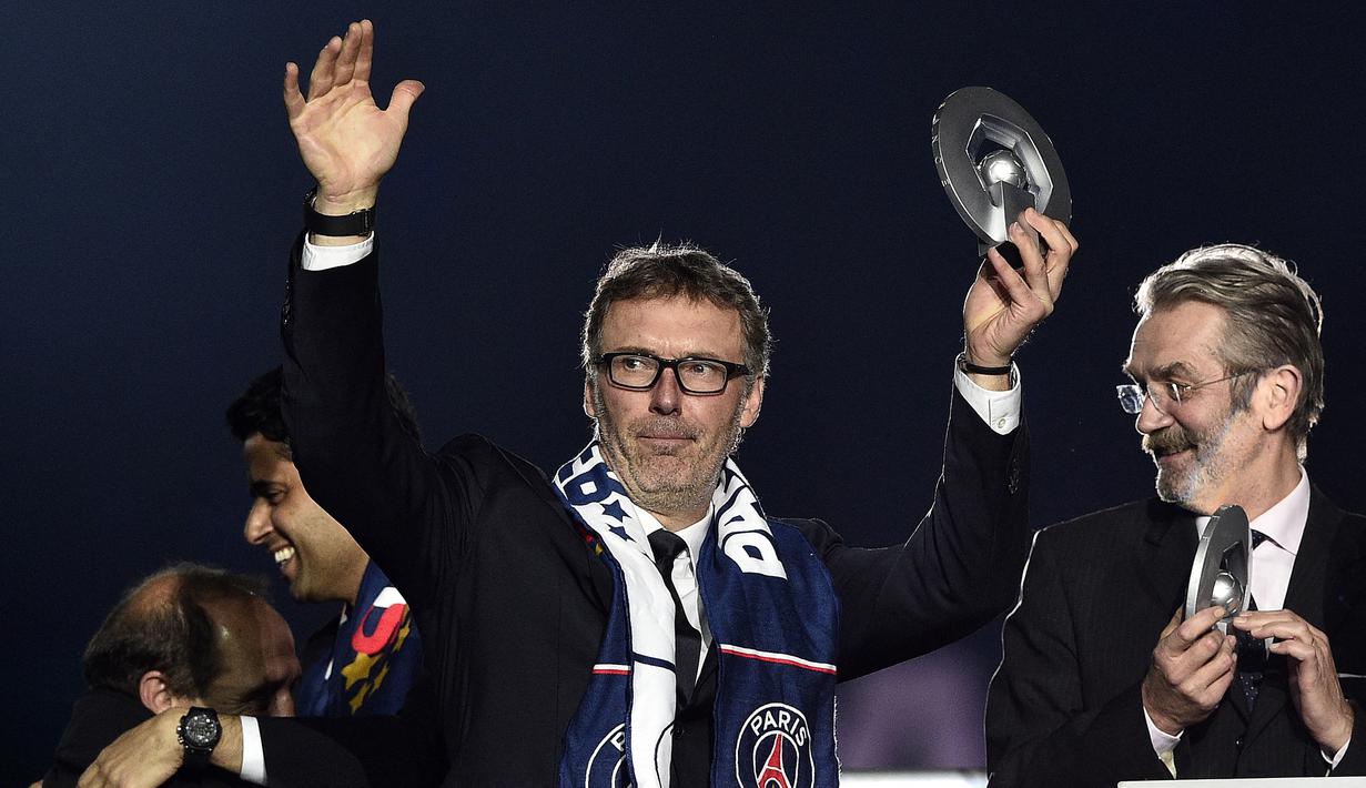 Laurent Blanc. Bek Prancis ini ditangani Alex Ferguson mulai 2001 hingga pensiun pada 2003. Performanya tidak sesuai ekspektasi karena telah dimakan umur. Mulai melatih pada 2007, dirinya sukses saat menangani PSG mulai 2013-2016. Kini membesut Al-Rayyan sejak Desember 2020. (Foto: AFP/Franck Fife)