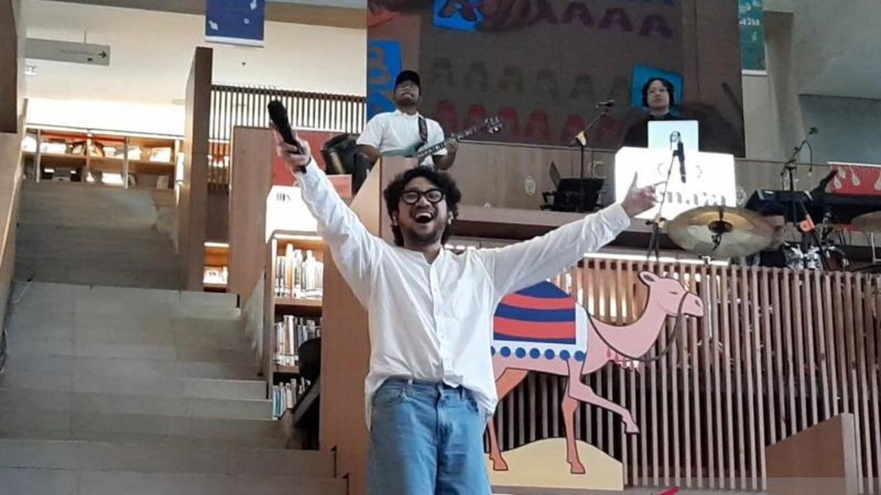 Kunto Aji Ngabuburead: Pelukan Emosional Melalui Nada di Perpustakaan Jakarta