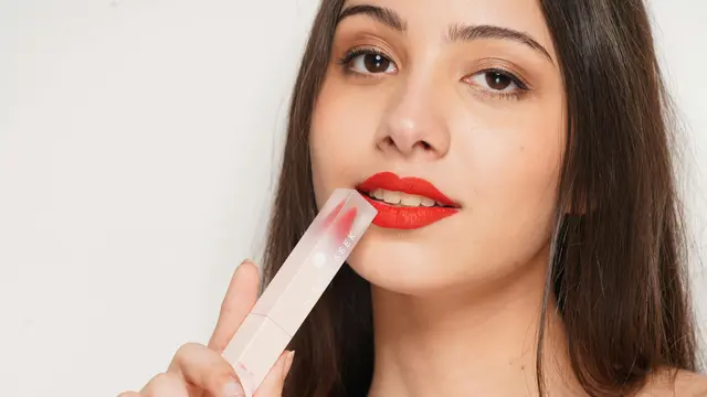 Tanpa Filler, Intip 5 Tips Makeup untuk Dapatkan Plumpy Lips yang Sempurna