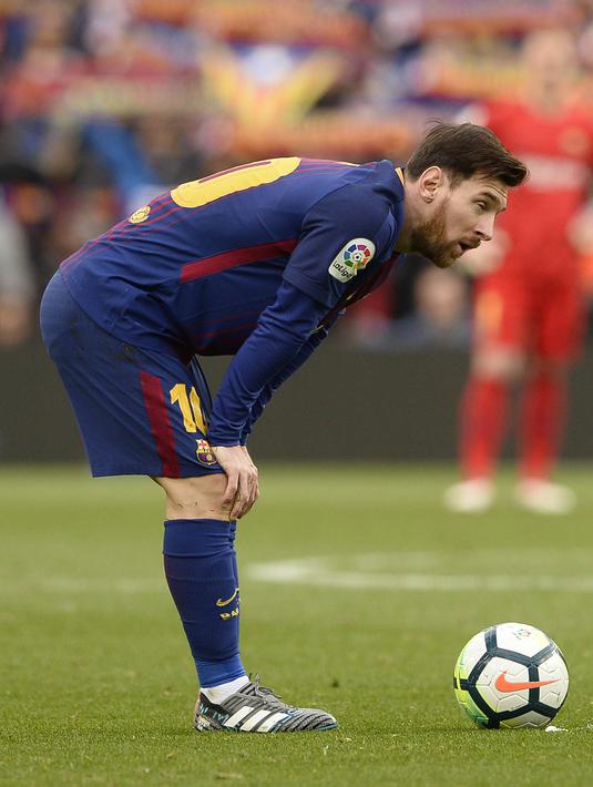 3. Lionel Messi (Adidas Nemeziz Messi 17.1) - The Messiah langsung menggunakan sepatu baru dari produk sepatu Adidas khusus seri dirinya saat melawan Valencia pada laga Copa Del Rey 2018. (AFP/Josep Lago)