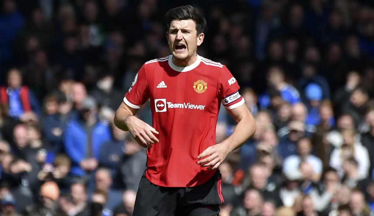 Hasilnya di menit ke-24 gawang De Gea akhirnya jebol. Anthony Gordon melepaskan tembakan dari luar kotak penalti, namun bola mengenai Harry Maguire dan bola berubah arah. Skor berubah menjadi 1-0 untuk keunggulan Everton. (AP/Rui Vieira)