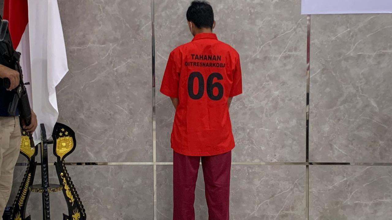 Pada hari Kamis 21 Maret 2024 sekira pukul 22.30 WIB, Ono dan Aden berangkat membawa sabu dari Sanggau Ledo menuju Pontianak menggunakan truk.<br>