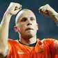 Pemain belakang Belanda John Heitinga setelah mengalahkan Brasil di Port Elizabeth, 2 Juli 2010. AFP PHOTO/PIERRE-PHILIPPE MARCOU