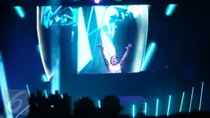 Dj Hardwell saat beraksi pada konser yang bertajuk  I AM HARDWELL– UNITED WE ARE WORLD TOUR di Ecopark, Jakarta, Sabtu (3/4/2016). Konser Hardwell dimulai pukul 9 tadi malam ini di Pantai Karnaval Ancol, Jakarta. (Liputan6.com/Faizal Fanani)