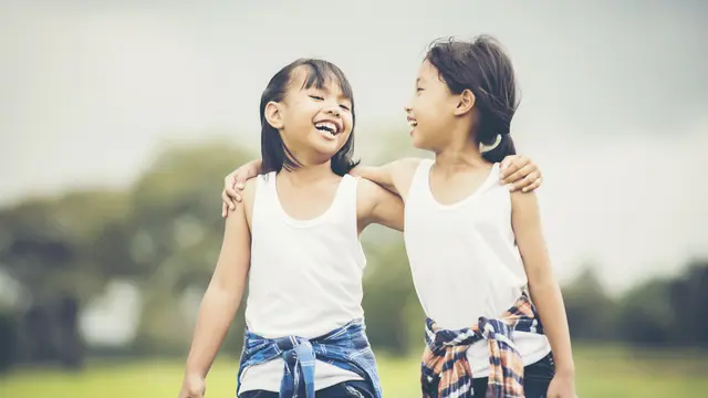 Mengucapkan salam adalah bentuk dari sopan santun yang sangat penting.