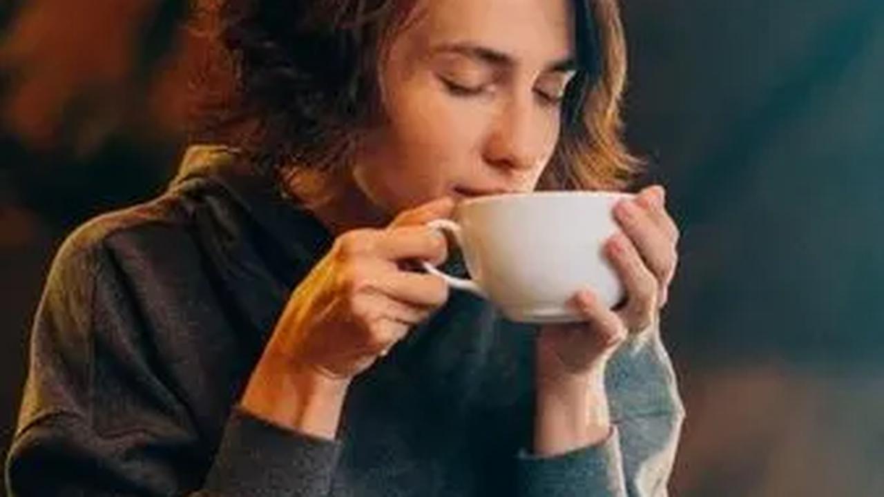 Dengan begitu, setiap tahap dalam perjalanan kopi, dari pemilihan buah hingga penyajian, berkontribusi pada rasa khas dan warna hitam yang melekat pada minuman ini.