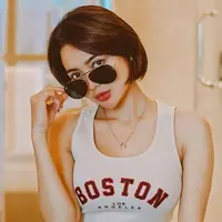 Pemilik nama lengkap Wika Febrina Putri ini memang dikenal sebagai seleb anita dengan gaya fashion yang modis abis. Saat pakai kacamata hitam, Wika Salim benar-benar cantik maksimal.(Liputan6.com/IG/@wikasalim)