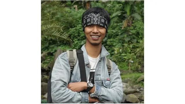 Dodit menyelesaikan kuliahnya di jurusan Pendidikan Geografi Universitas Sebelas Maret, Surakarta.
