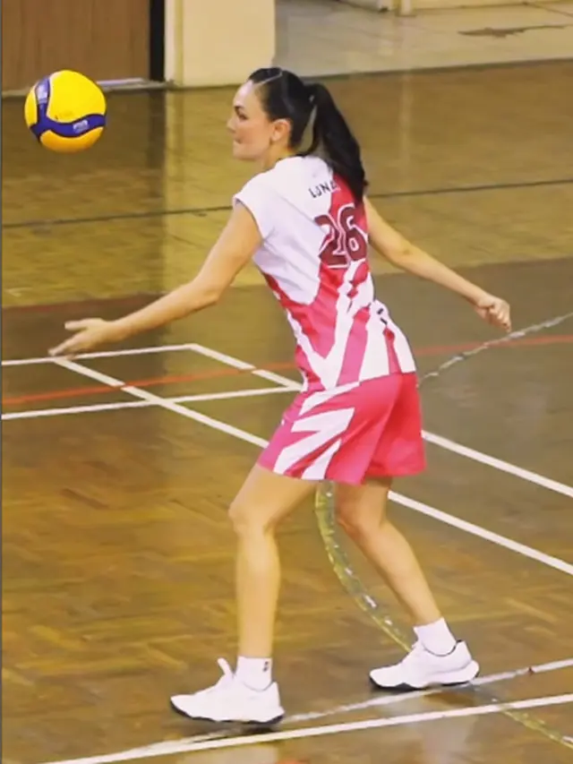 Potret Awet Muda Luna Maya, Dinda Kanya Dewi, dan Donna Agnesia Saat Latihan Voli, Terlihat Sporty dan Energik Seperti Remaja