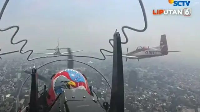 Tim Jupiter Aerobatik Indonesia Bermanuver di HUT ke-80 RI