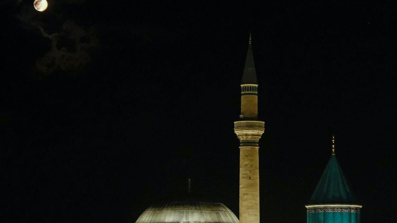 Malam Lailatul Qadar merupakan malam yang penuh dengan keberkahan, dan seorang Muslim berkesempatan mendapatkan pahala seribu bulan.