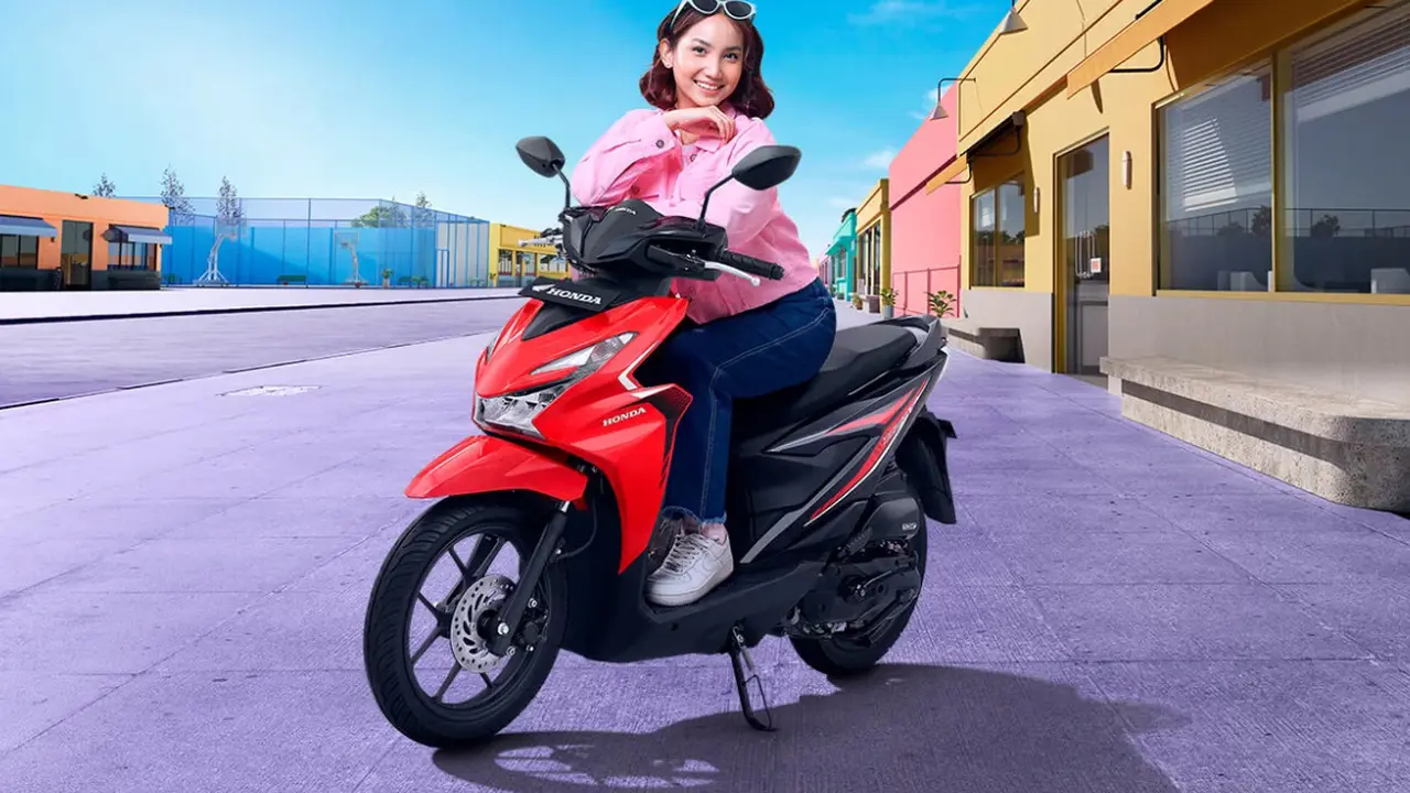 Cara Aman Naik Motor untuk Para Ladies Bertubuh Mungil (Wahana Honda)