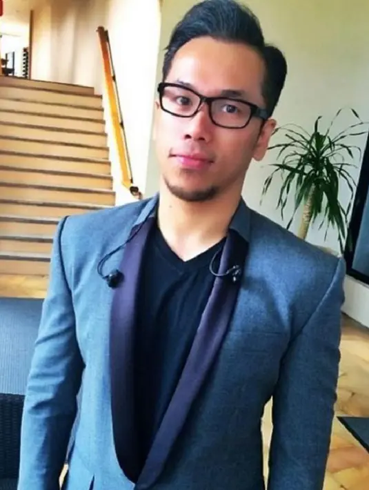 Baru-baru ini, publik heboh dengan tampilan baru mantan vokalis Kerispatih, Sammy Simorangkir. Banyak yang menganggap itu semua hasil operasi plastik. (Via Instagram/Sammy Simorangkir)