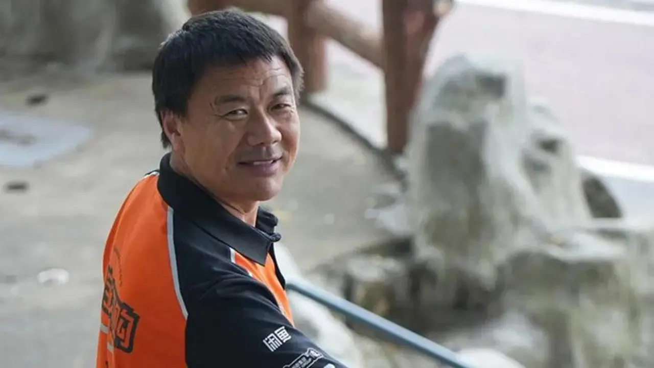 Wang Jibing, seorang pengantar makanan, telah bertahun-tahun membagikan puisi dan esainya di media sosial sebelum karya-karyanya akhirnya viral.
