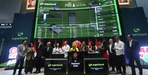 PT Super Bank Indonesia Tbk (IDX: SUPA; “Superbank”), bank dengan layanan digital yang didukung oleh Grab, Emtek, Singtel, KakaoBank, dan GXS, hari ini resmi mencatatkan saham perdananya di Bursa Efek Indonesia (IDX).  [Fimela/Budy Santoso]
