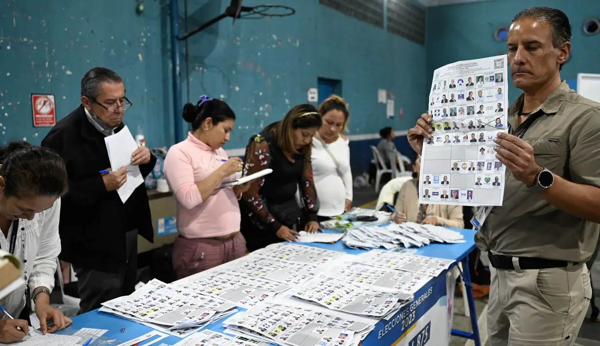 Banyak warga Guatemala yang menyatakan kekecewaannya terhadap pilihan presiden mereka setelah tiga kandidat oposisi tidak diikutsertakan oleh pihak berwenang. (JOHAN ORDONEZ / AFP)