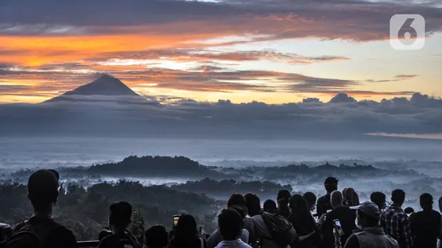 FOTO: Menikmati Keindahan Candi Borobudur saat Sunrise