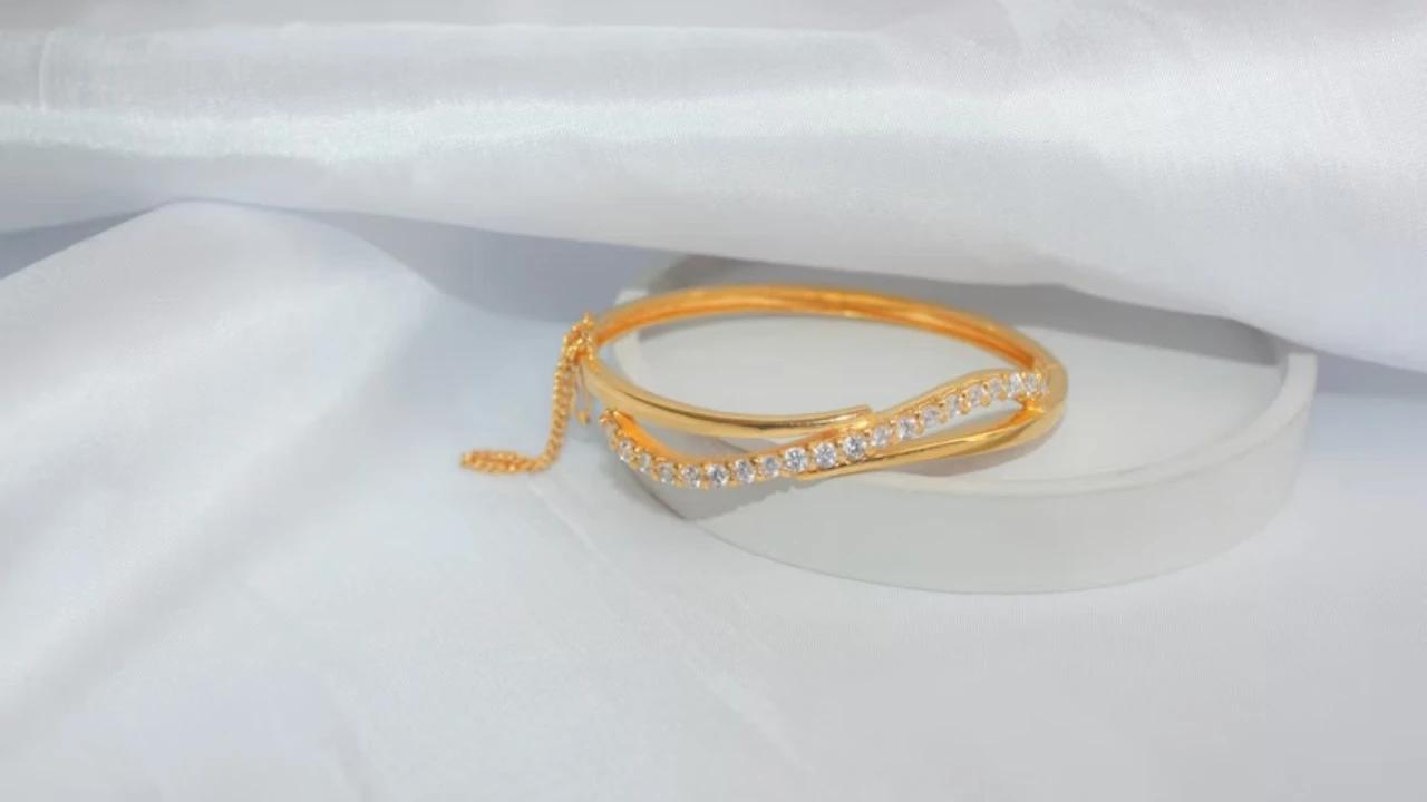 Ilustrasi Gelang Emas