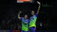 Tontowi Ahmad/Liliyana Natsir merayakan kemenangan atas pasangan Malaysia, Chan Peng Soon/Goh Liu Ying pada final Indonesia Open 2018 di Istora Senayan, Jakarta, (8/6/2018). Tontowi/Liliyana menang 21-17, 21-8. (Bola.com/Nick Hanoatubun)