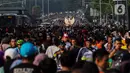 Warga menyaksikan Kirab Pancasila saat Hari Bebas Kendaraan Bermotor (HBKB) di kawasan Bundaran HI, Jakarta, Minggu (28/5/2023).  (Liputan6.com/Johan Tallo)