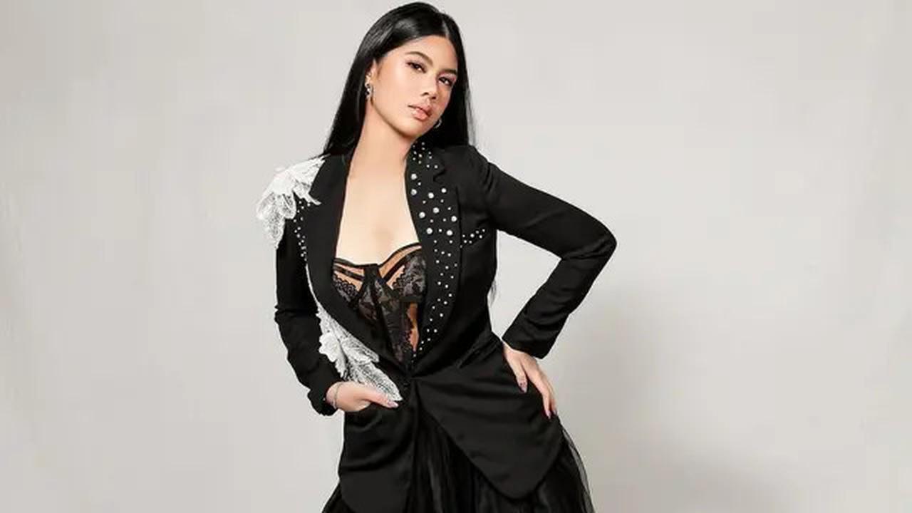 4 Gaya Fierce Almira Yudhoyono dengan Bustier Renda dan Blazer Hitam, Elegan dan Powerful