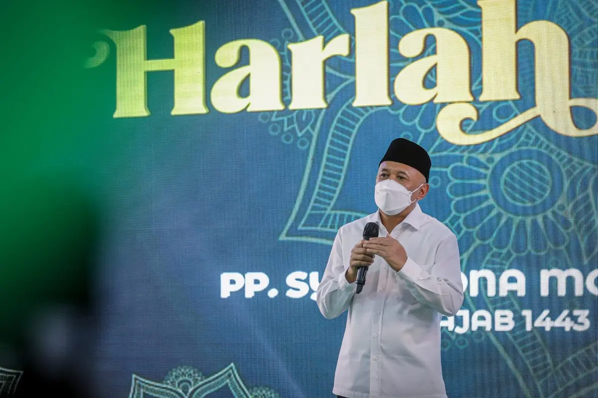 Menteri Koperasi dan UKM Teten Masduki menghadiri penandatangan Nota Kesepahaman (Memorandum of Understanding/MoU) antara KemenKopUKM bersama PBNU (Pengurus Besar Nahdlatul Ulama), terkait peningkatan dan pemberdayaan ekonomi umat di kalangan santri. (Dok