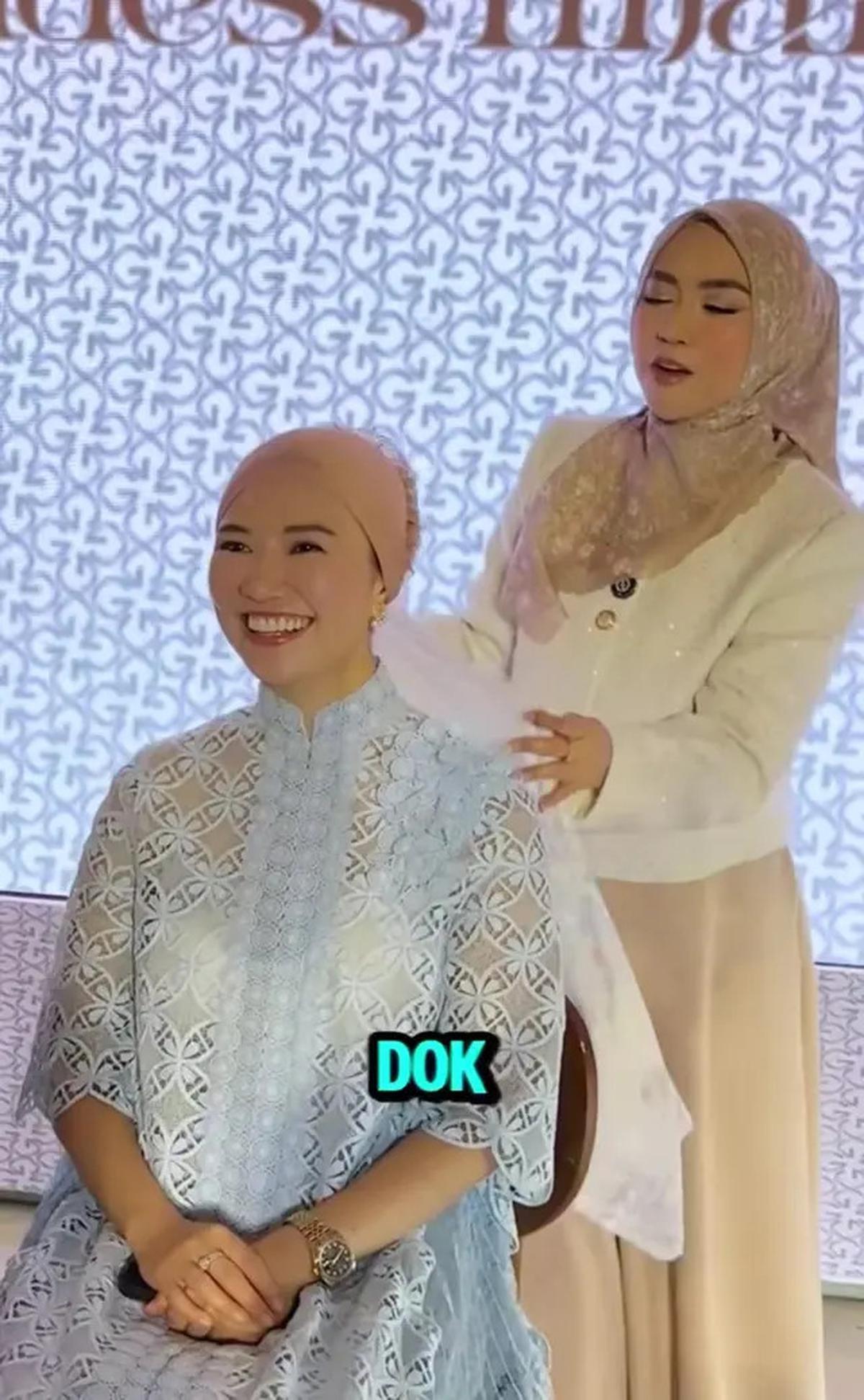 7 Potret Reni Effendi Istri dr Richard Lee Belajar Pakai Hijab