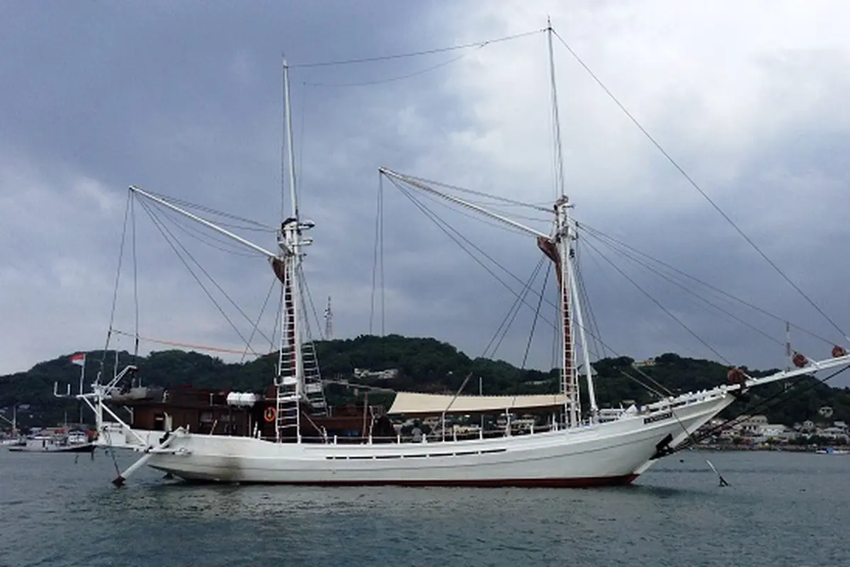 perahu pinisi
