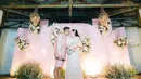 Tak heran jika mereka merasa seperti kembali menjadi pengantin. "8 Tahun Pernikahan di kasih suprise yang lucuuuuu banget berasa nikah lagiiiiii" ungkapnya. (Foto: Instagram/ raffinagita1717)
