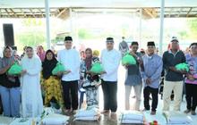 Pemkab Kapuas Salurkan Bantuan Pangan Kapuas Beras dan Minyak Goreng untuk Ribuan KPM