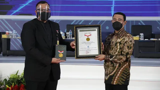 Seminar nasional IPDN tentang otonomi khusus Papua mendapatkan penghargaan dari MURI