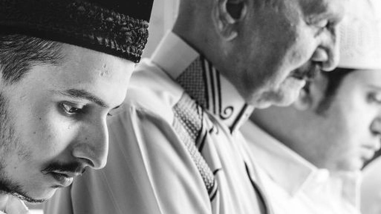 Bacaan Doa Qunut Subuh Latin dan Artinya, Begini Pandangan Imam Mazhab