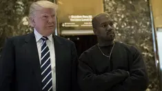 Penyanyi rap Kanye West menemui Presiden AS terpilih, Donald Trump di Trump Tower, New York, Selasa (13/12). Keduanya bertemu secara tertutup selama sekitar setengah jam untuk membahas masalah multikultural. (Drew Angerer/Getty Images/AFP)