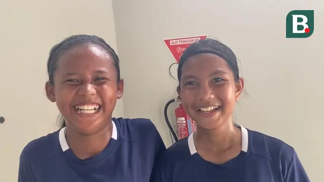 Dua pemain Tim Bandung All Stars di MilkLife Soccer Challenge All Stars