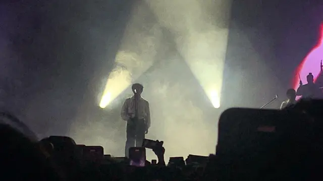 Konser tunggal .Feast Membangun & Menghancurkan