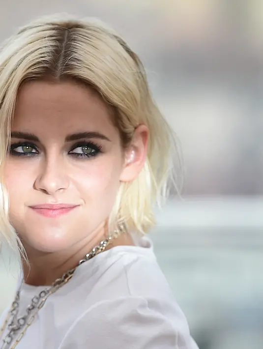 Namun hingga saat ini, Kristen Stewart masih bungkam ketika dirinya dilontarkan pertanyaan oleh paparazi. (AFP/Bintang.com)