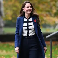 Penampilan Kate Middleton saat hadiri Upacara Remberence Day disebut sebagai simbol penghormatan Putri Diana. (Instagram/royalteawithjam).