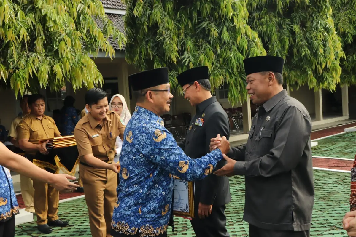 Pengamat Politik Universitas Islam Bandung Muhammad E Fuady menilai, Sekretaris Daerah (Sekda) Majalengka Eman Suherman menjadi sosok bakal calon bupati (cabup) yang teruji maju di Pilkada 2024.