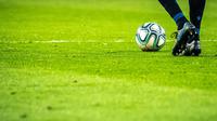 Ilustrasi Sepak Bola. (Photo by Emilio Garcia on Unsplash)