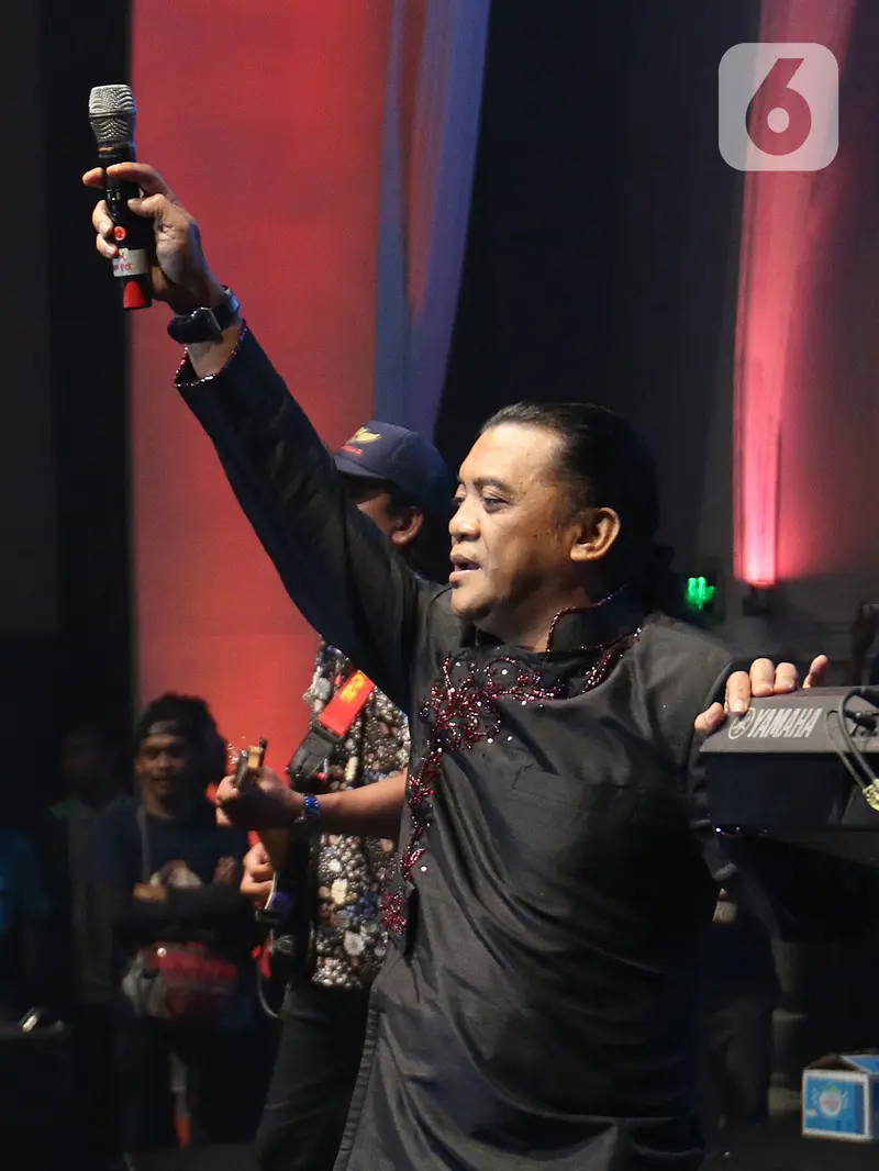 Didi Kempot Hibur Sobat Ambyar di Konser The Lord of Loro Ati