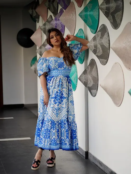 "JIKA Ada no mengaku sebagai Sarah Albany or Sarah Azhari tolong jangan dipercaya dan apabila no di gambar ini muncul langsung block saja. Terima kasih!," tutup Sarah Azhari. [Instagram/sazarita]