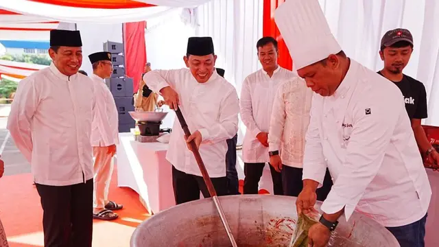 Kapolri Jenderal Listyo Sigit Prabowo saat menghadiri beragam acara HUT Bhayangkara ke-77.