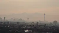 Polusi udara menutupi sebuah kota (Foto: Unsplash.com/Amir Hosseini)
