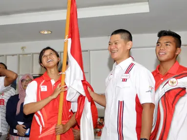  Suasana hangat dan ceria saat pelepasan atlet Olimpiade Rio 2016 di Kantor KOI, Jakarta, Rabu, (27/7/2016). (Bola.com/Nicklas Hanoatubun)