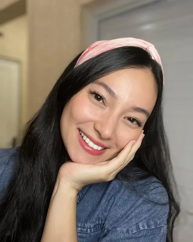 7 Potret Asmirandah tanpa makeup, bukti cantik alami meski baru bangun tidur