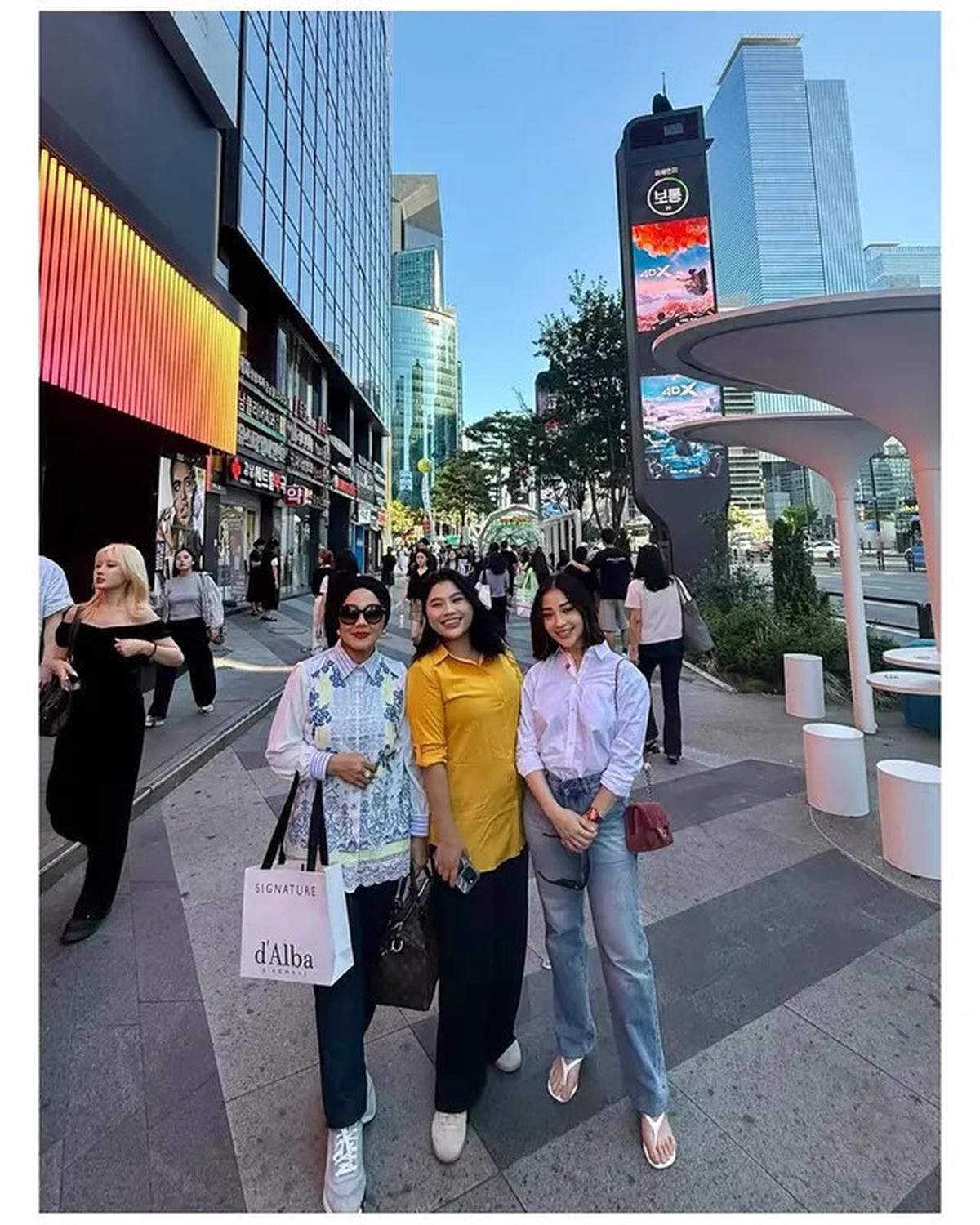 6 Gaya Nikita Willy Liburan di Korea Selatan Bareng Keluarga, Tampil Modis